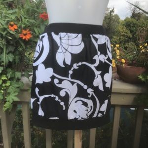 Old Navy - Tube skirt, black and white floral, M
